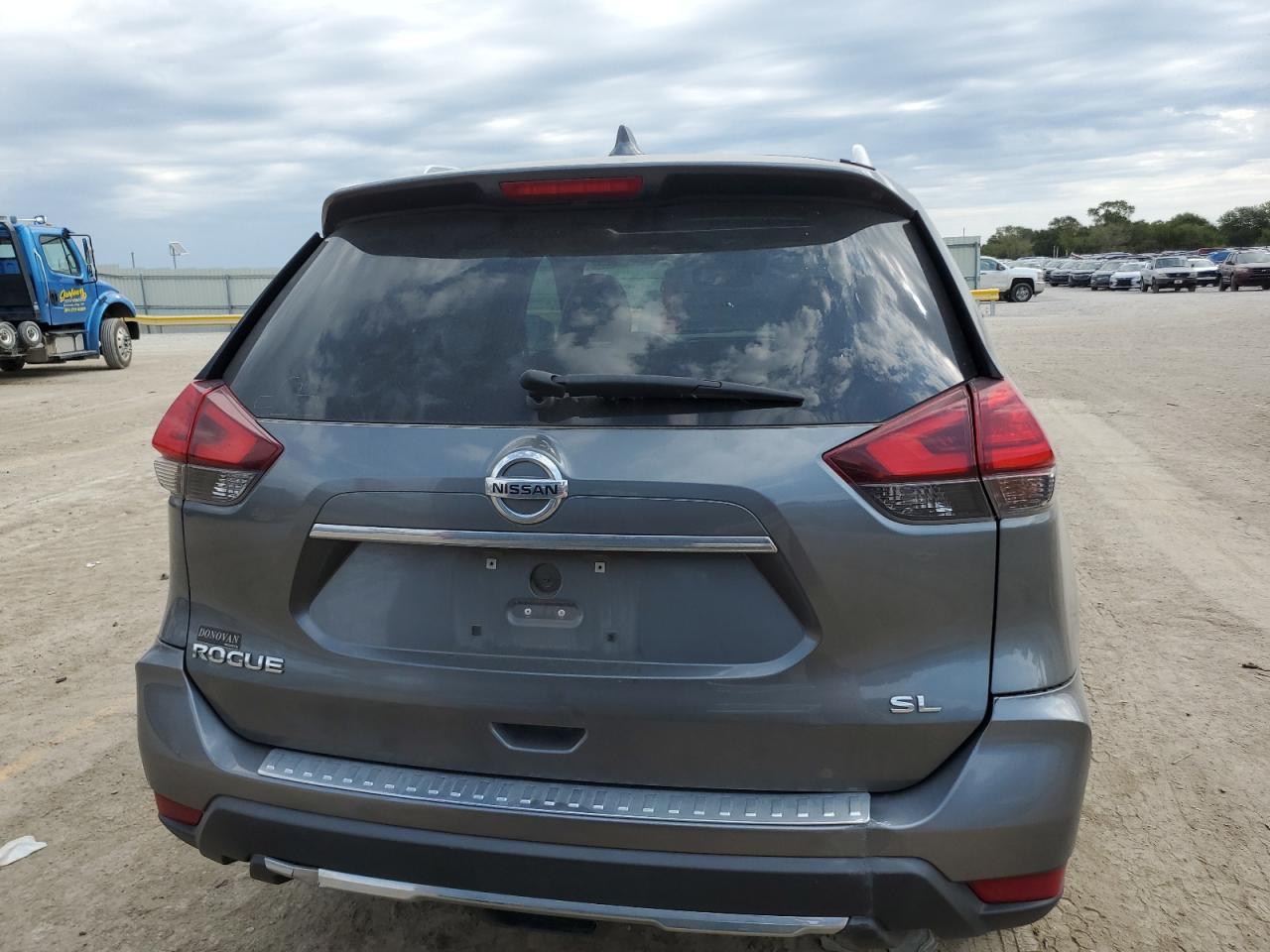 2017 Nissan Rogue S VIN: 5N1AT2MT0HC884815 Lot: 82245525