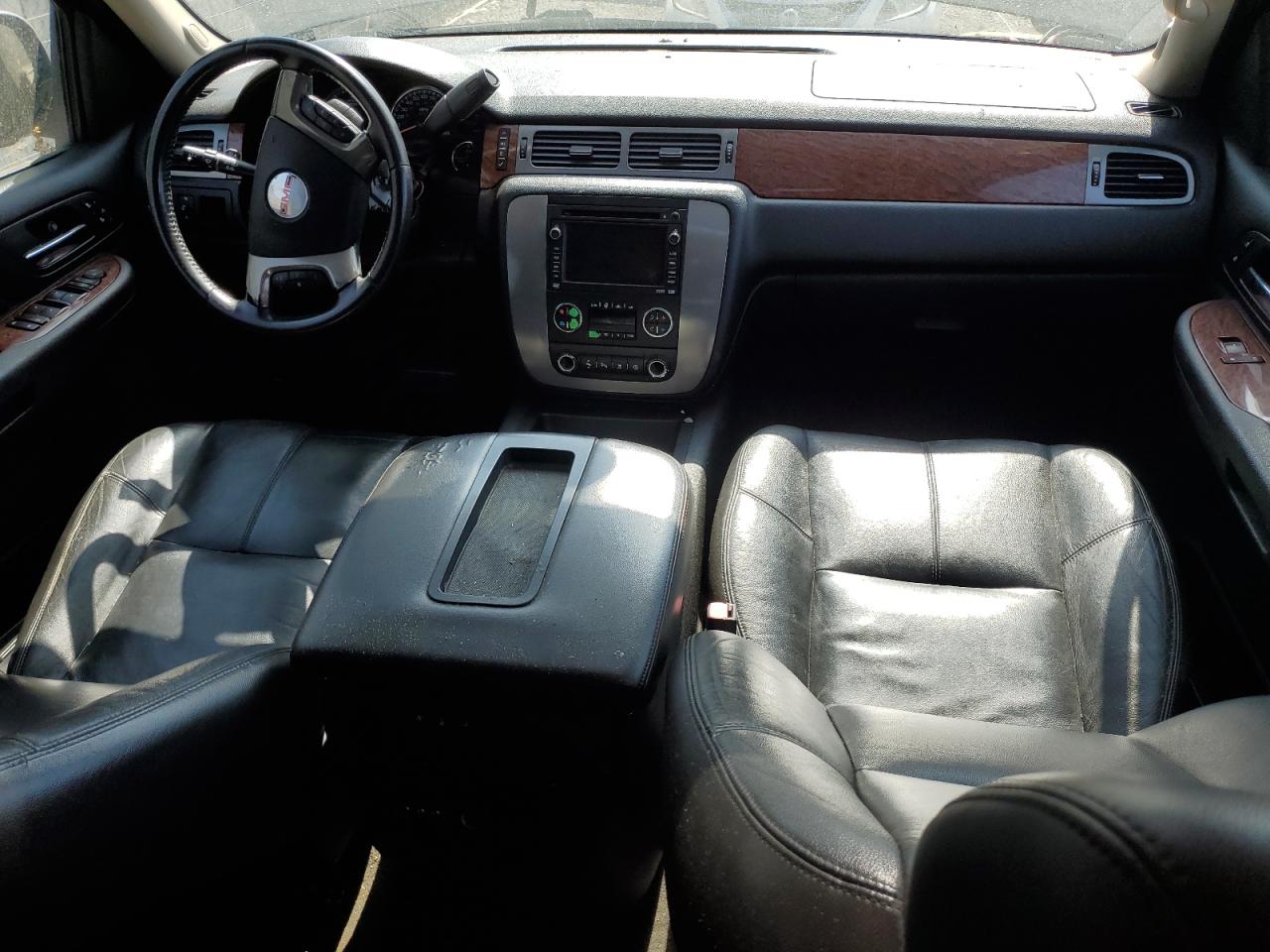 2008 GMC Yukon VIN: 1GKFC13028J117074 Lot: 93776565