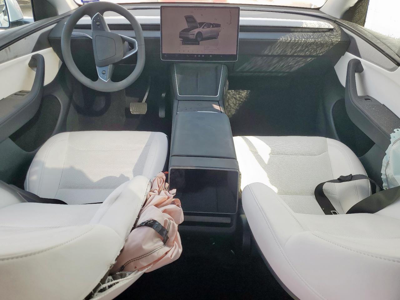 2026 Tesla Model Y VIN: 7SAYGDEE5TA406677 Lot: 85671775