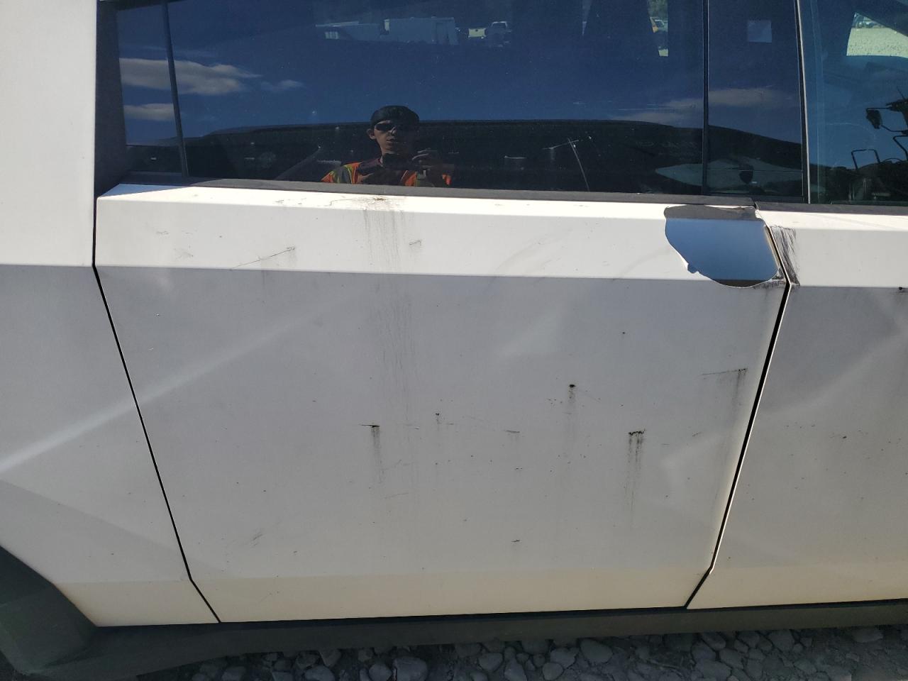 2024 Tesla Cybertruck VIN: 7G2CEHED2RA033731 Lot: 84400495