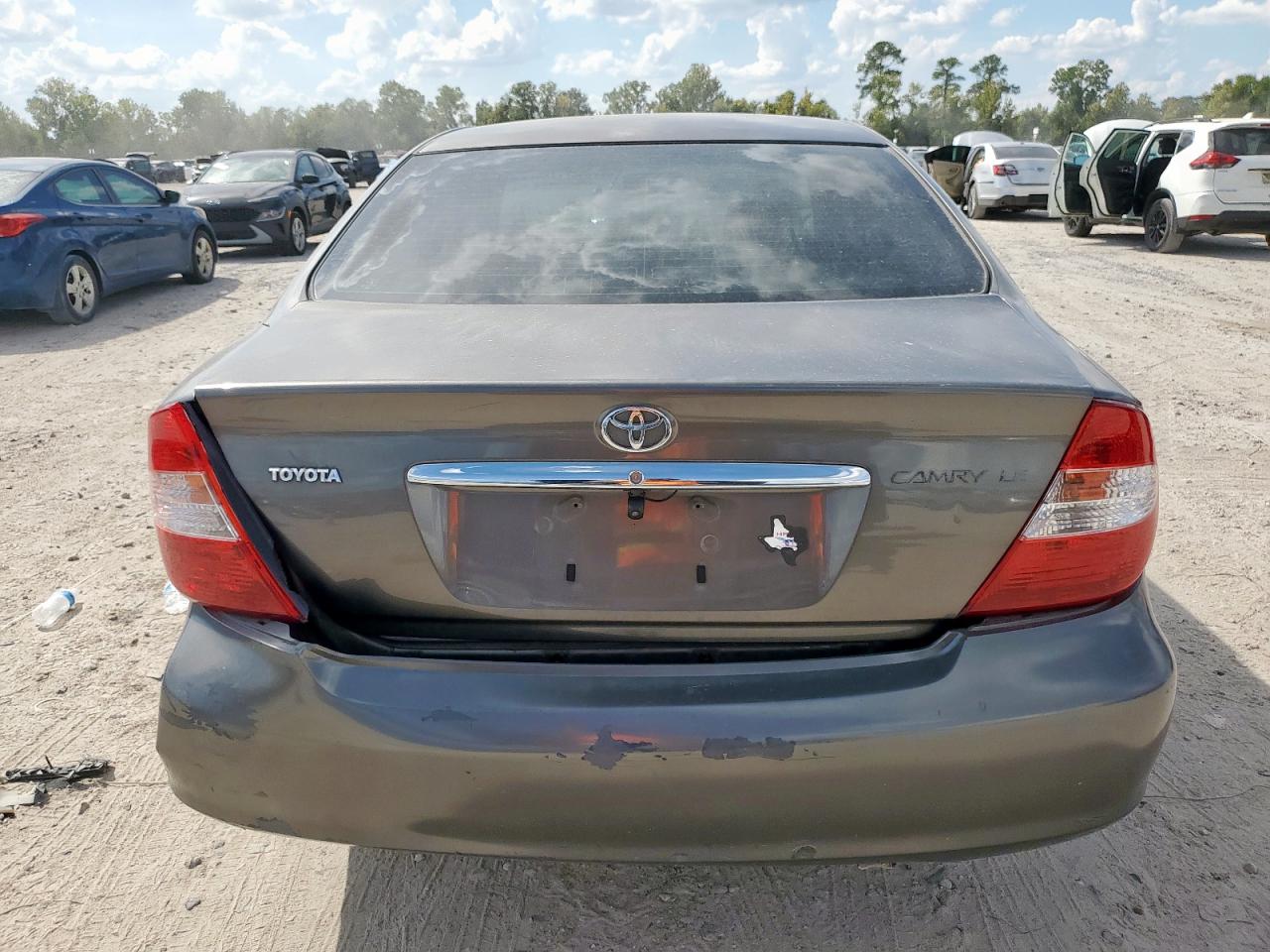 2004 Toyota Camry Le VIN: JTDBE32KX40262799 Lot: 85327725