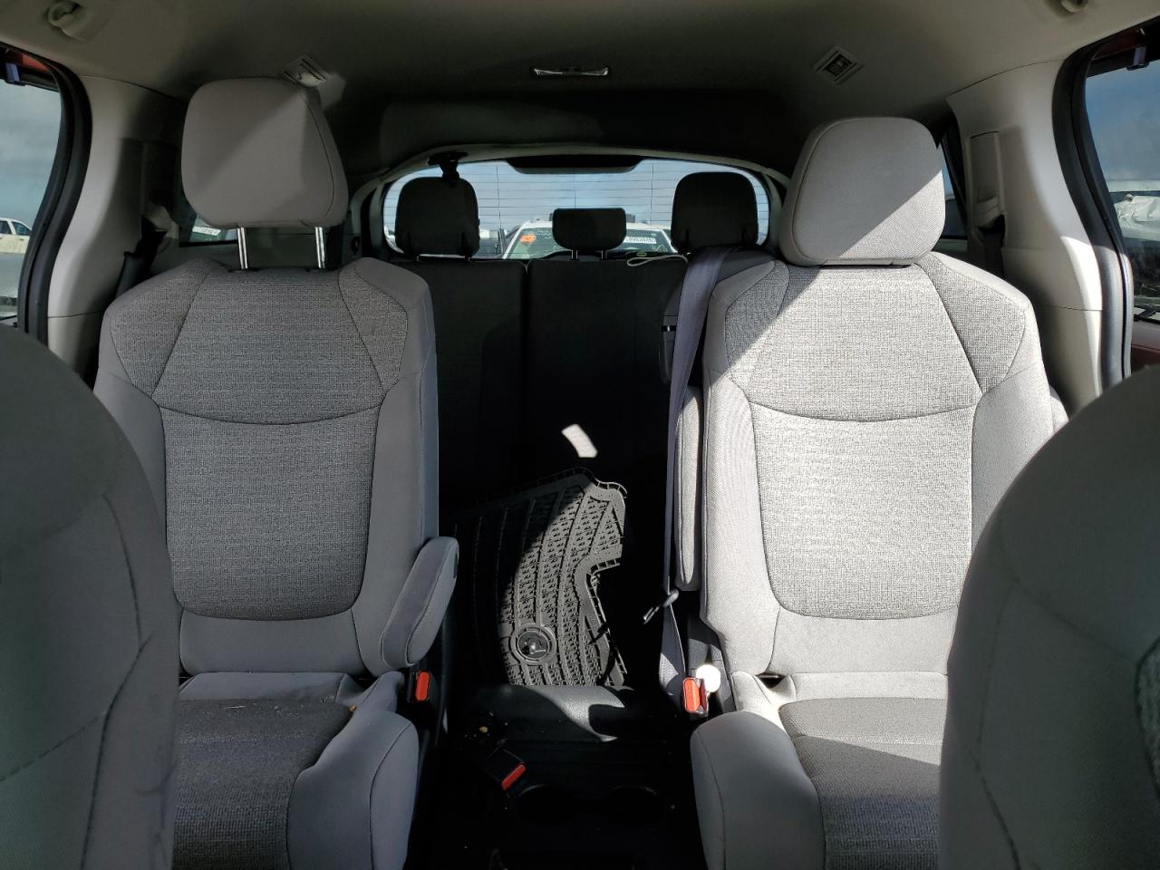 2022 Toyota Sienna Le VIN: 5TDKRKEC6NS136196 Lot: 90066105