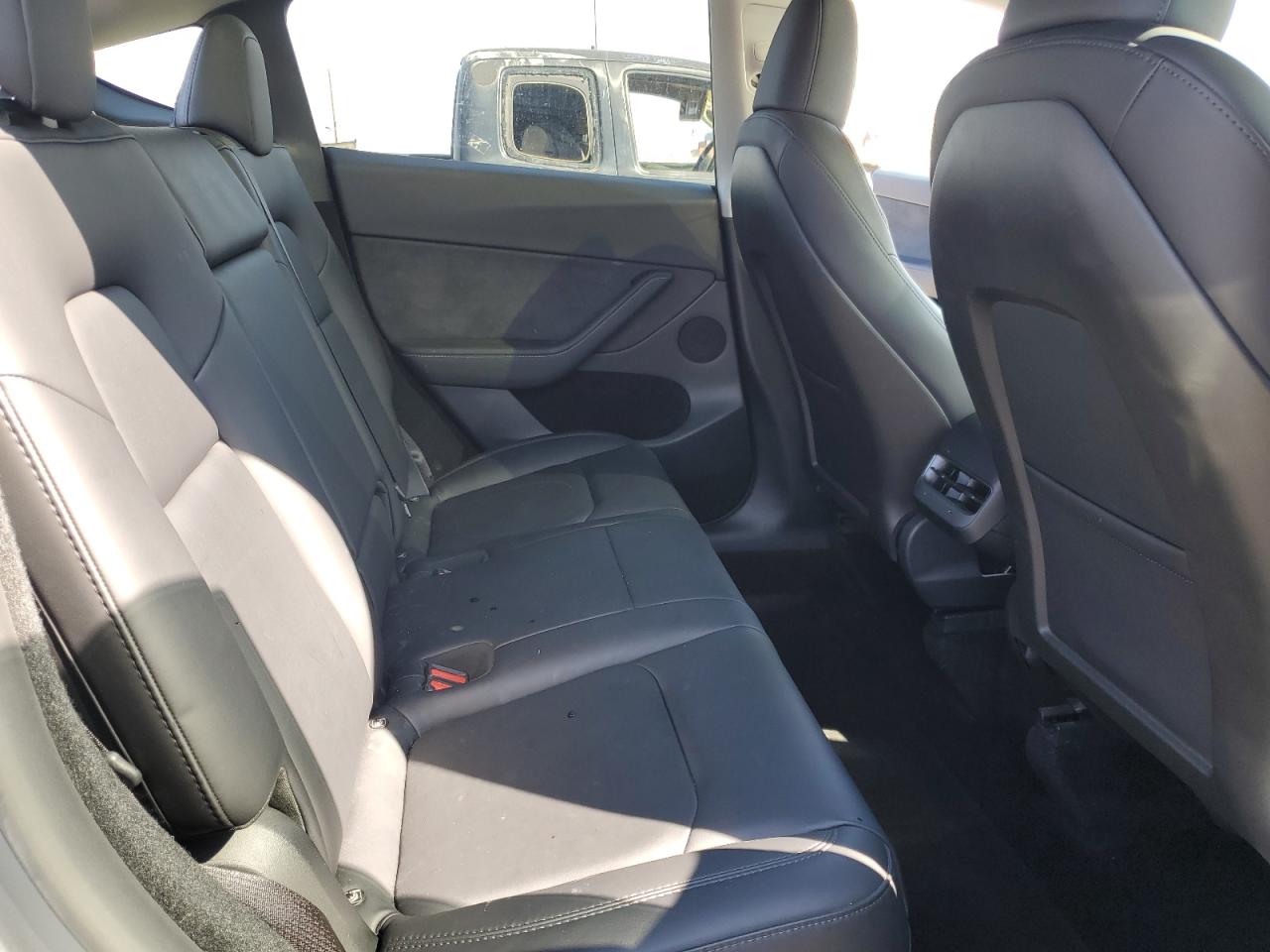 2024 Tesla Model Y VIN: 7SAYGDEF9RF119010 Lot: 85004255