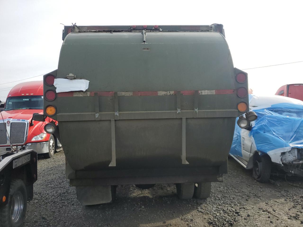 1992 International 4000 4700 - Semi Truck VIN: 1HTSLPHL0NH458088 Lot: 82050775