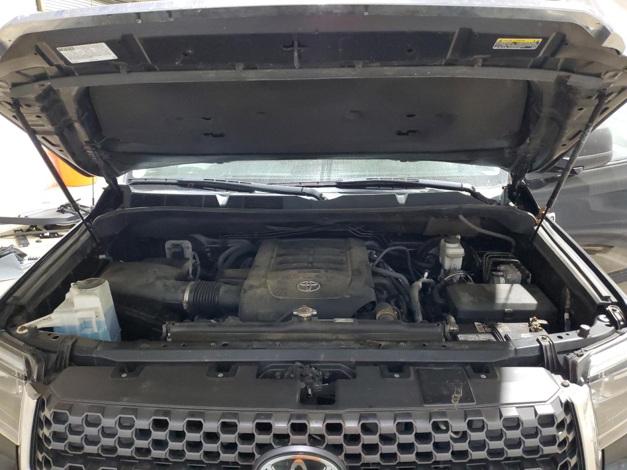 2018 Toyota Tundra Crewmax Sr5 VIN: 5TFDY5F12JX752881 Lot: 84632565