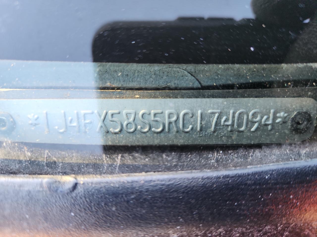 1994 Jeep Grand Cherokee Laredo VIN: 1J4FX58S5RC174094 Lot: 85900825