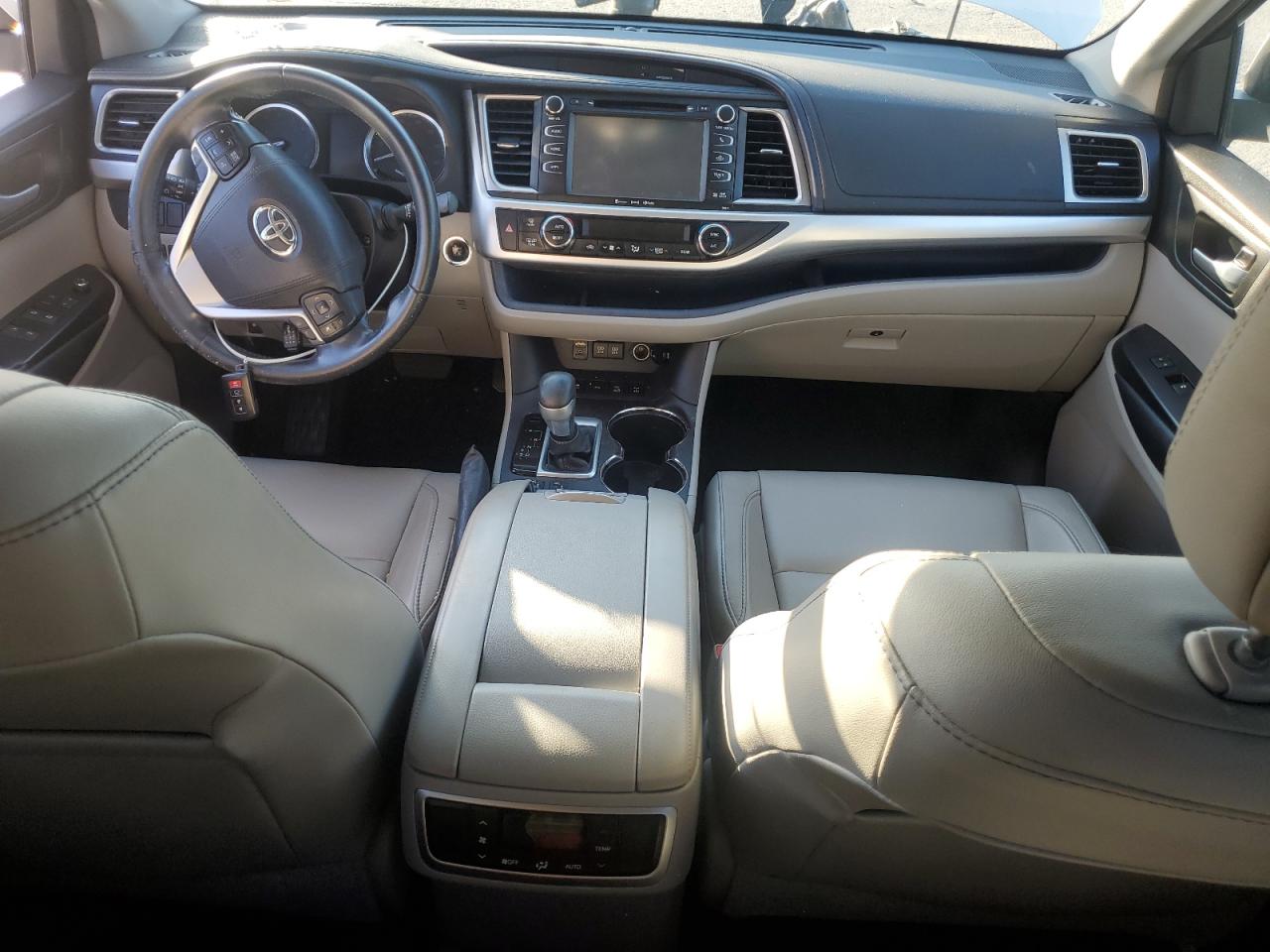 2018 Toyota Highlander Se VIN: 5TDJZRFH2JS553677 Lot: 81980005