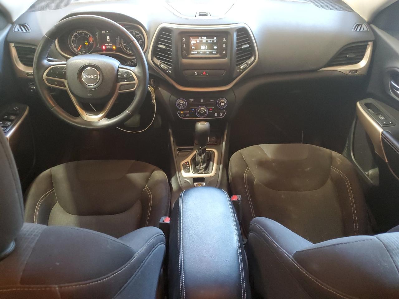 2017 Jeep Cherokee Latitude VIN: 1C4PJLCB5HW660957 Lot: 82473535