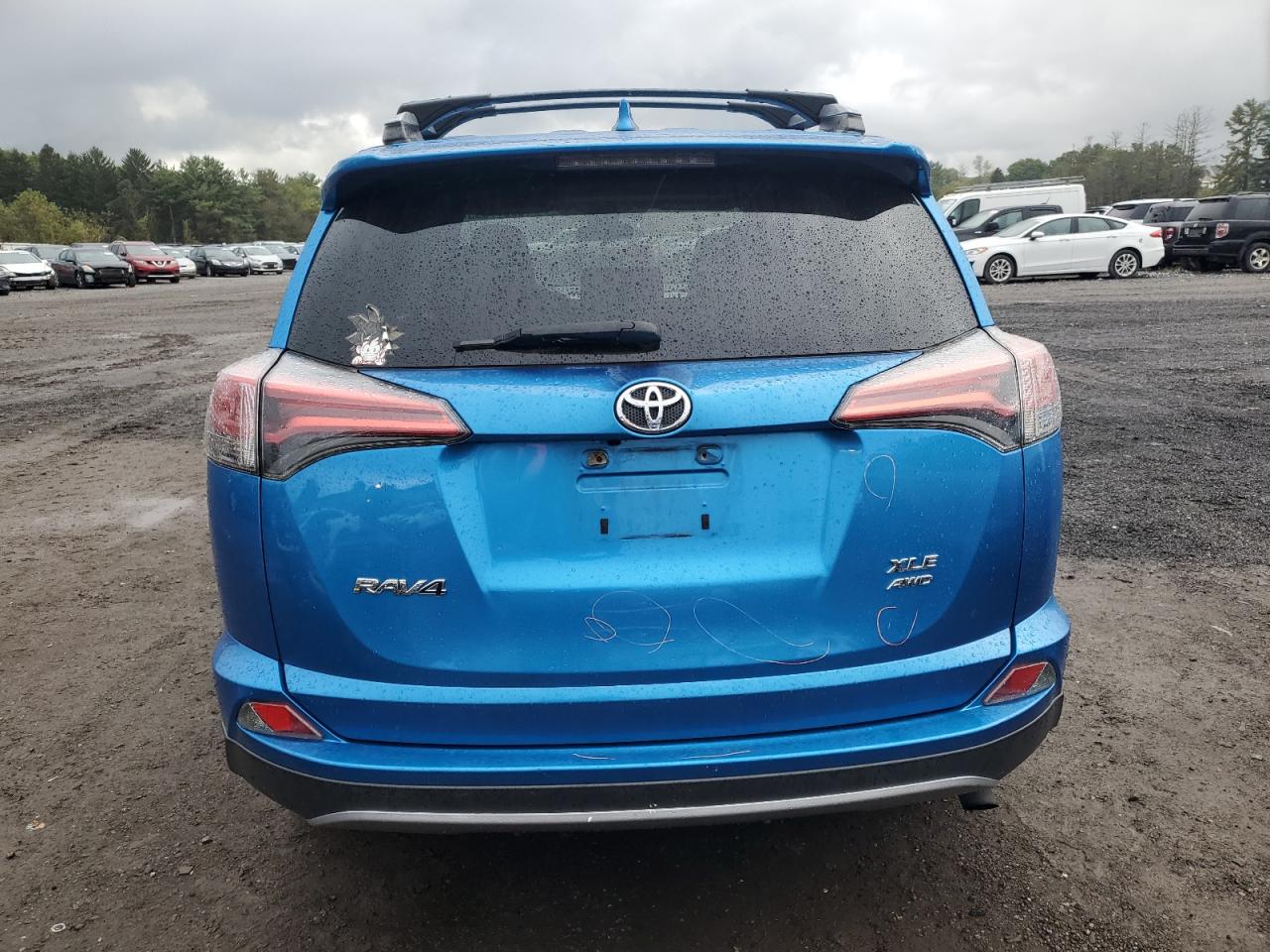 2017 Toyota Rav4 Xle VIN: 2T3RFREV8HW552285 Lot: 85577895