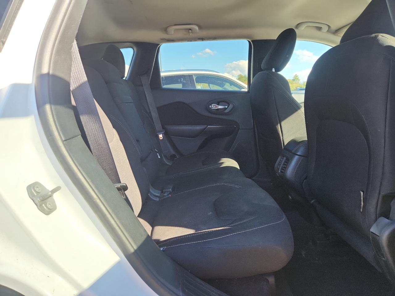 2016 Jeep Cherokee Latitude VIN: 1C4PJMCS4GW372335 Lot: 86886035