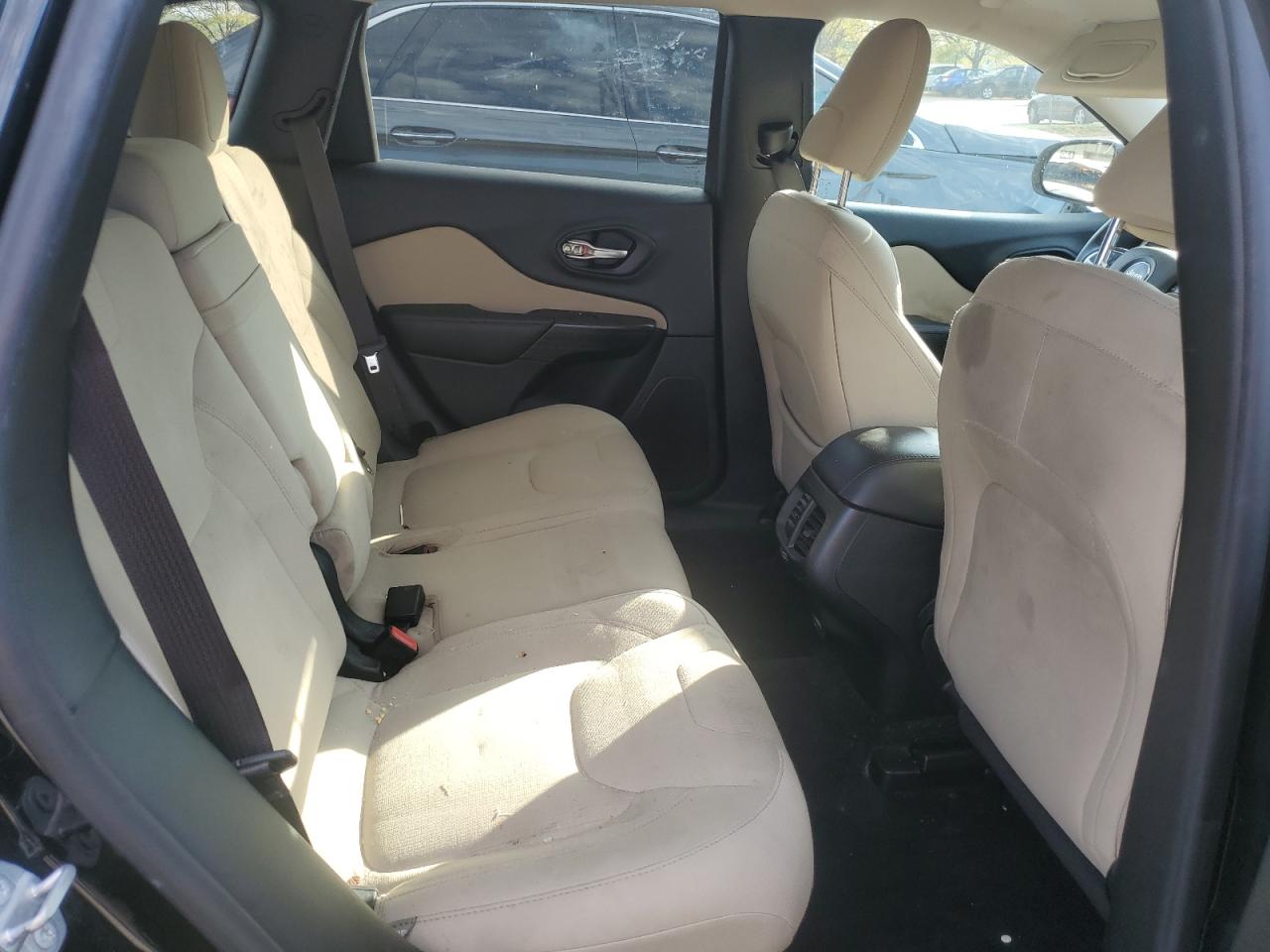 2015 Jeep Cherokee Latitude VIN: 1C4PJLCB1FW781739 Lot: 85152475