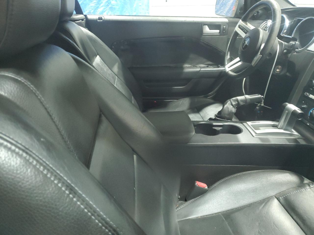 2005 Ford Mustang VIN: 1ZVFT84NX55227418 Lot: 84975425