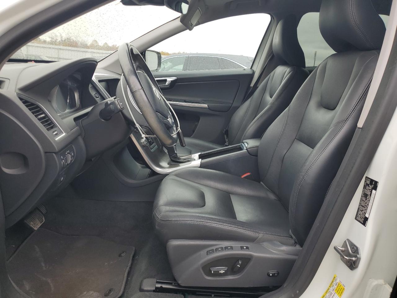 2015 Volvo Xc60 T6 Premier VIN: YV4902RK4F2651360 Lot: 90409645