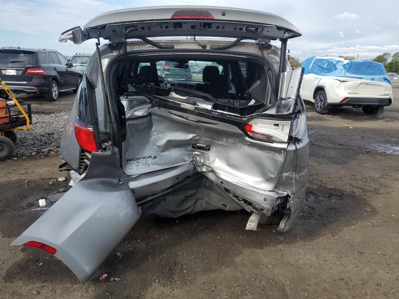 2019 Chrysler Pacifica Touring Plus VIN: 2C4RC1FG4KR652587 Lot: 86494995