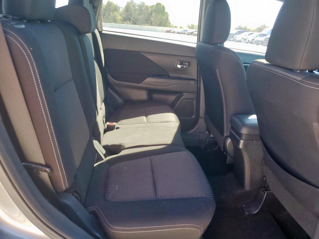 2018 Mitsubishi Outlander Se VIN: JA4AZ3A34JZ051061 Lot: 90997575