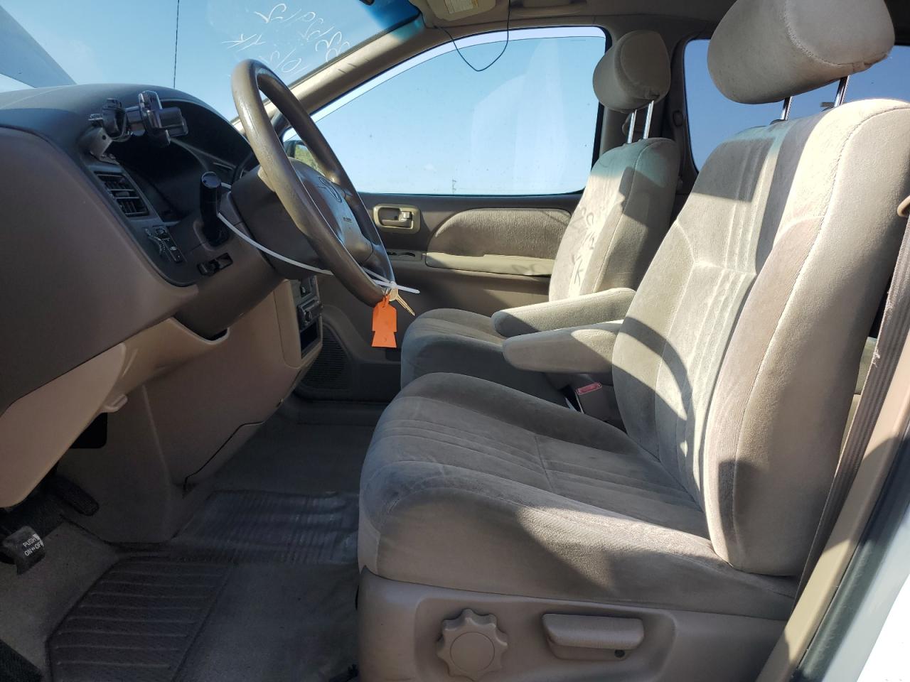 1998 Toyota Sienna Le VIN: 4T3ZF13C7WU010112 Lot: 85591895