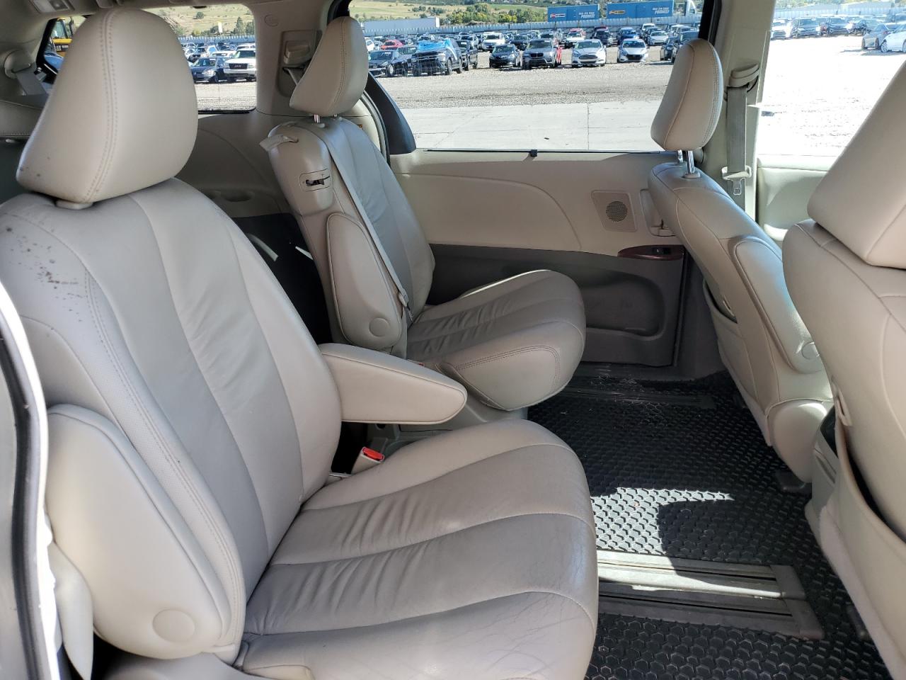 2011 Toyota Sienna Xle VIN: 5TDYK3DCXBS171647 Lot: 85867095