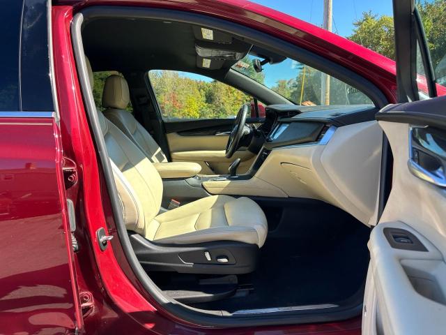 Паркетники CADILLAC XT5 2017 Красный