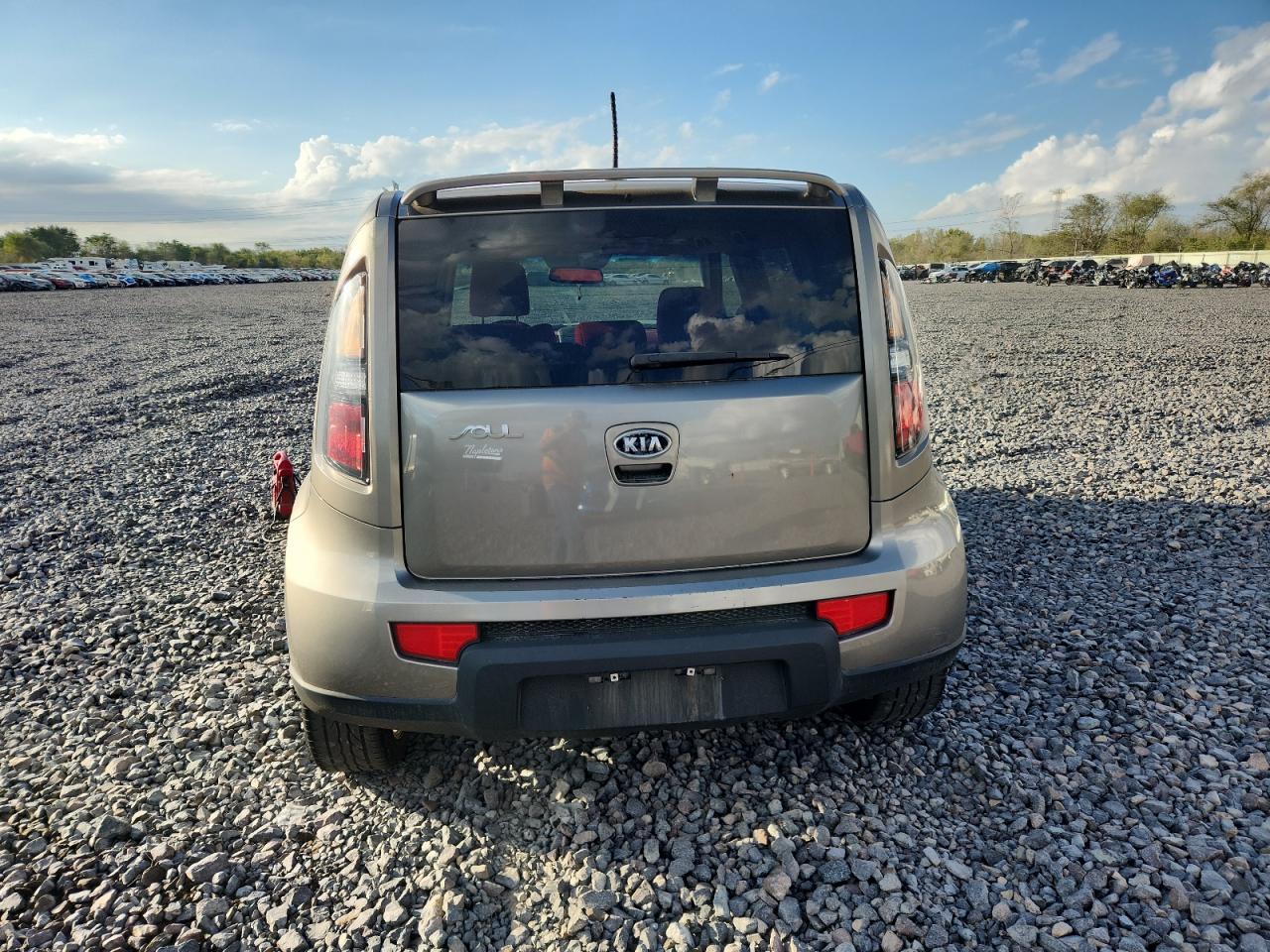 2010 Kia Soul + VIN: KNDJT2A25A7066205 Lot: 85510125