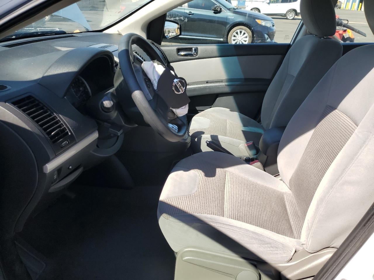 2011 Nissan Sentra 2.0 VIN: 3N1AB6AP7BL608913 Lot: 81692415