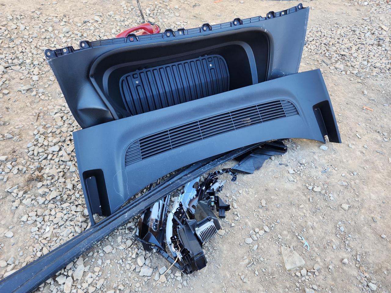 2026 Tesla Model Y VIN: 7SAYGDED7TA417963 Lot: 86883945