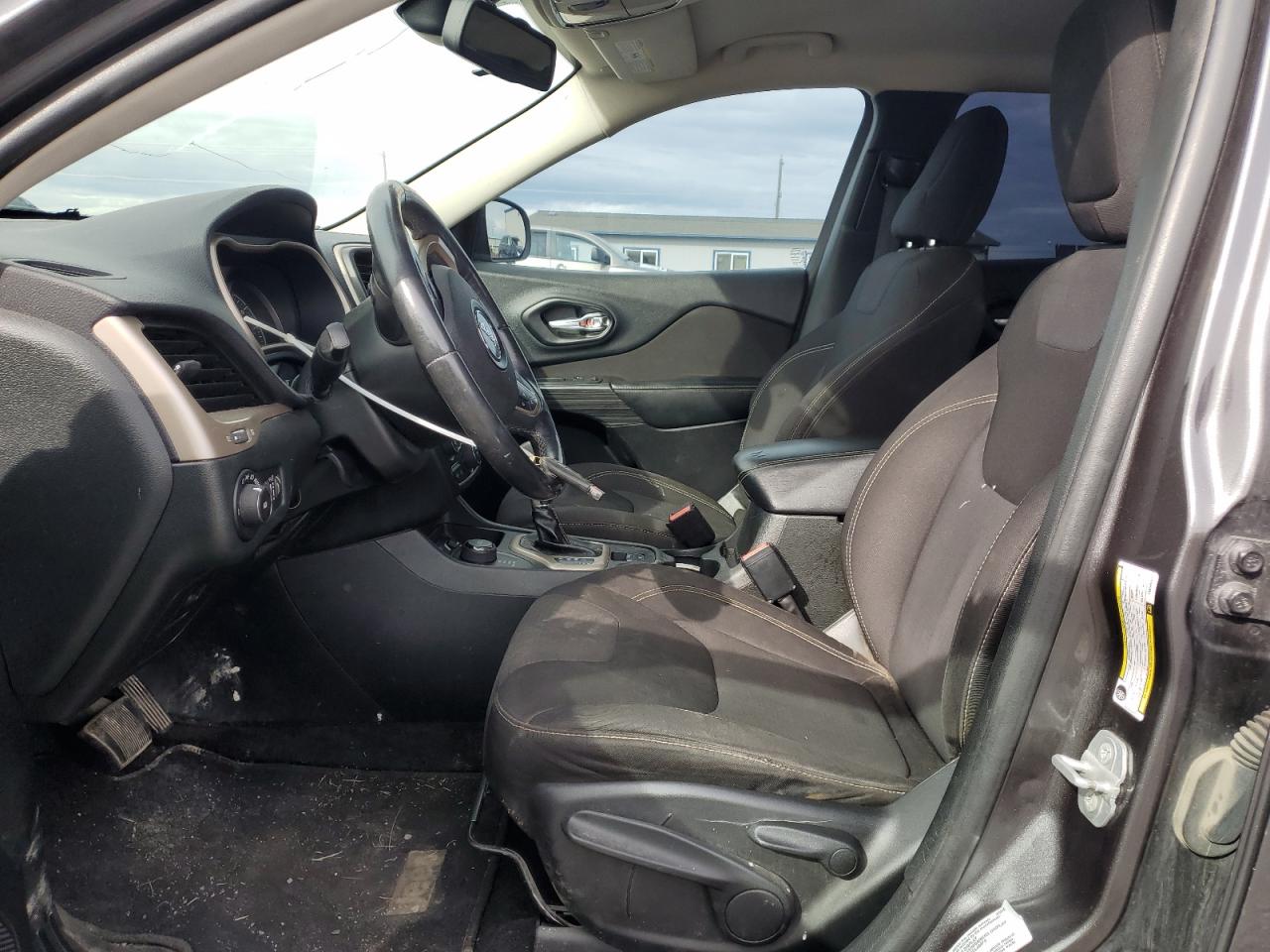 2015 Jeep Cherokee Latitude VIN: 1C4PJMCS4FW565549 Lot: 81746425