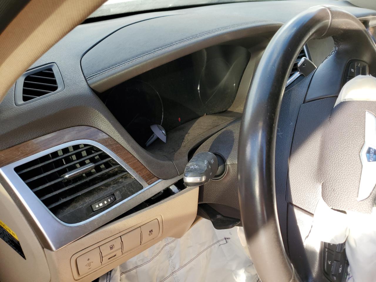 2016 Hyundai Genesis 3.8L VIN: KMHGN4JE5GU116195 Lot: 90098765