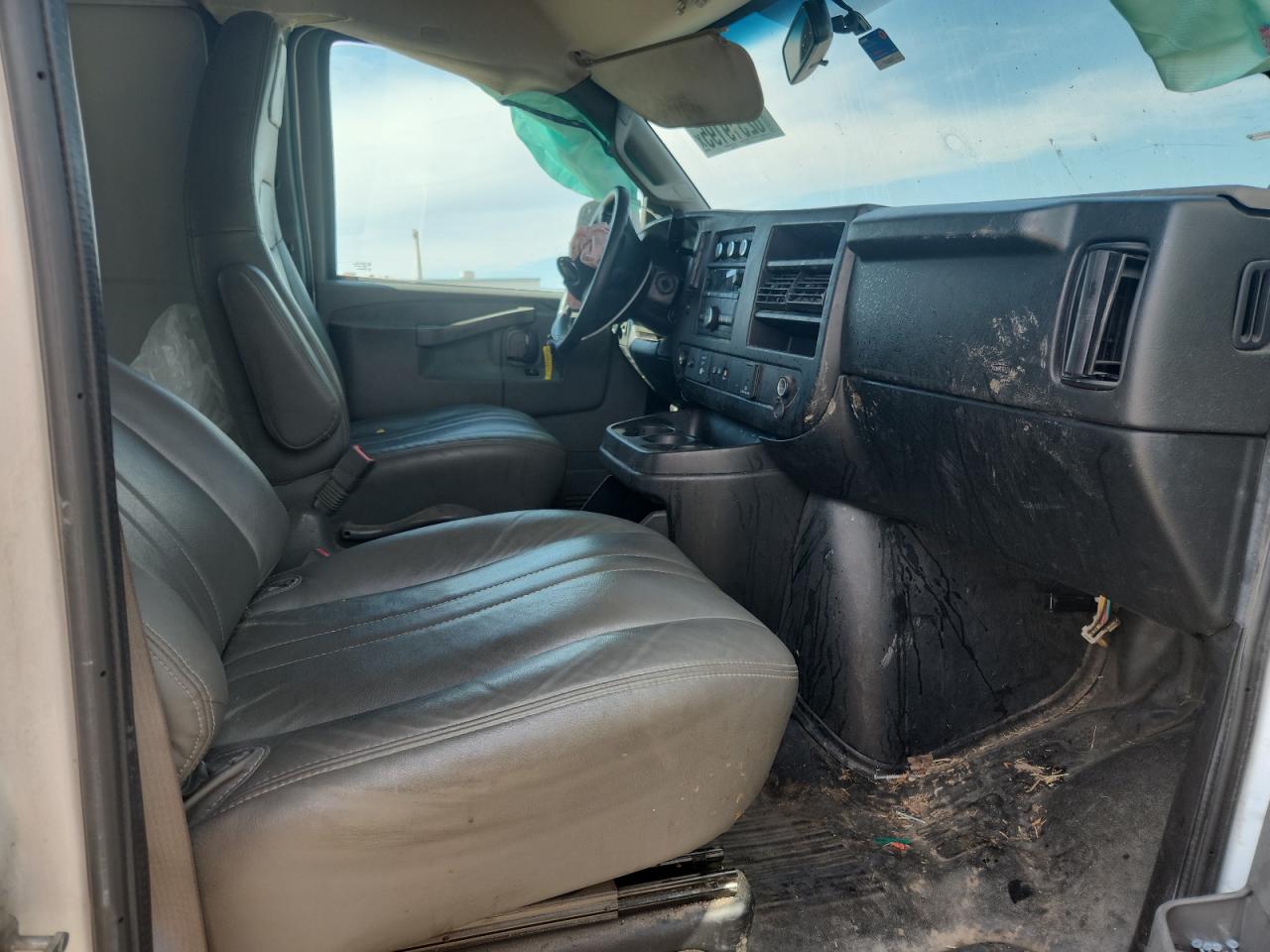 2020 Chevrolet Express G2500 VIN: 1GCWGBFP9L1136986 Lot: 82519195