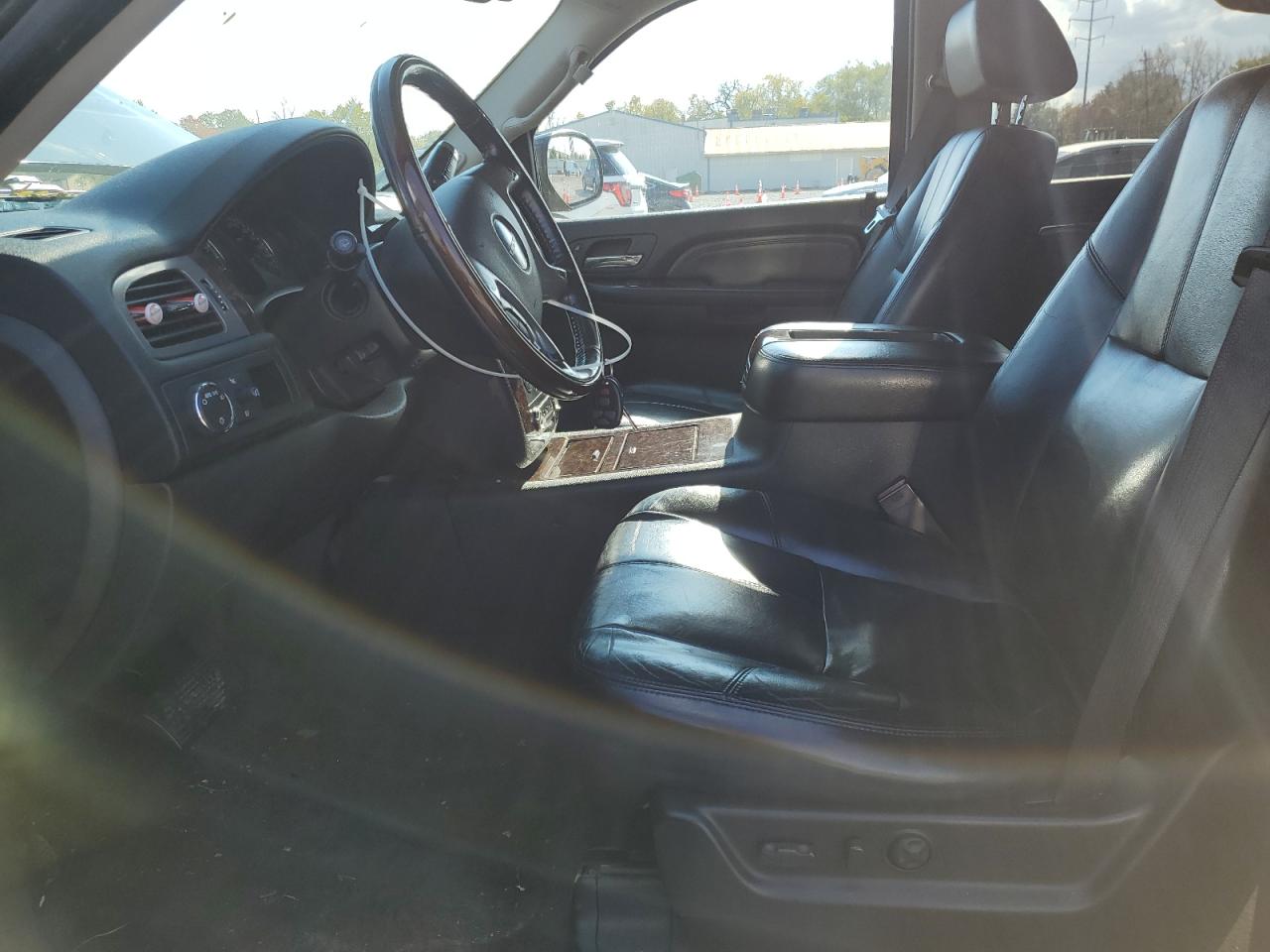 2008 GMC Yukon Denali VIN: 1GKFK63838J135282 Lot: 90633405