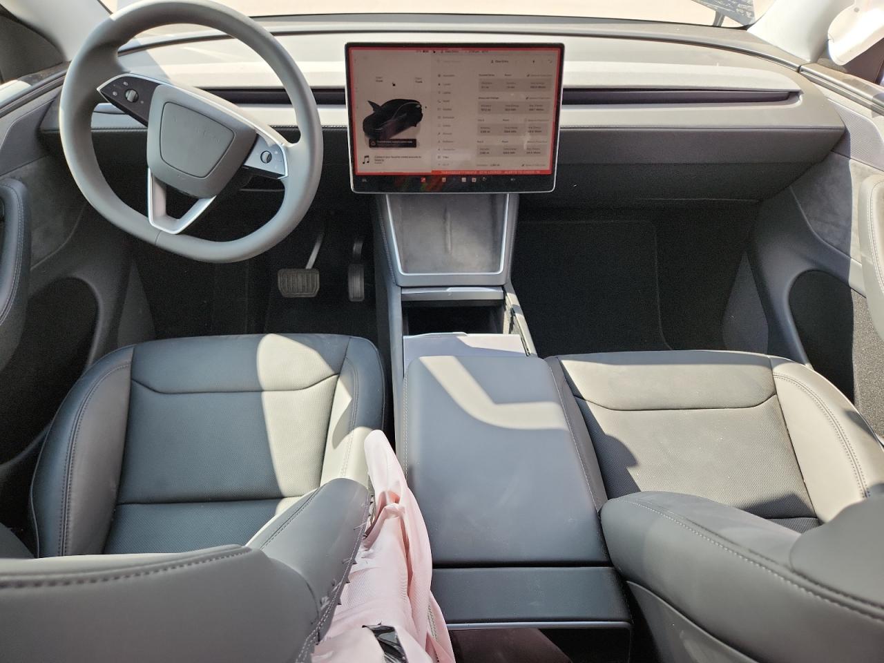 2026 Tesla Model Y VIN: 7SAYGDED6TF380813 Lot: 85929595