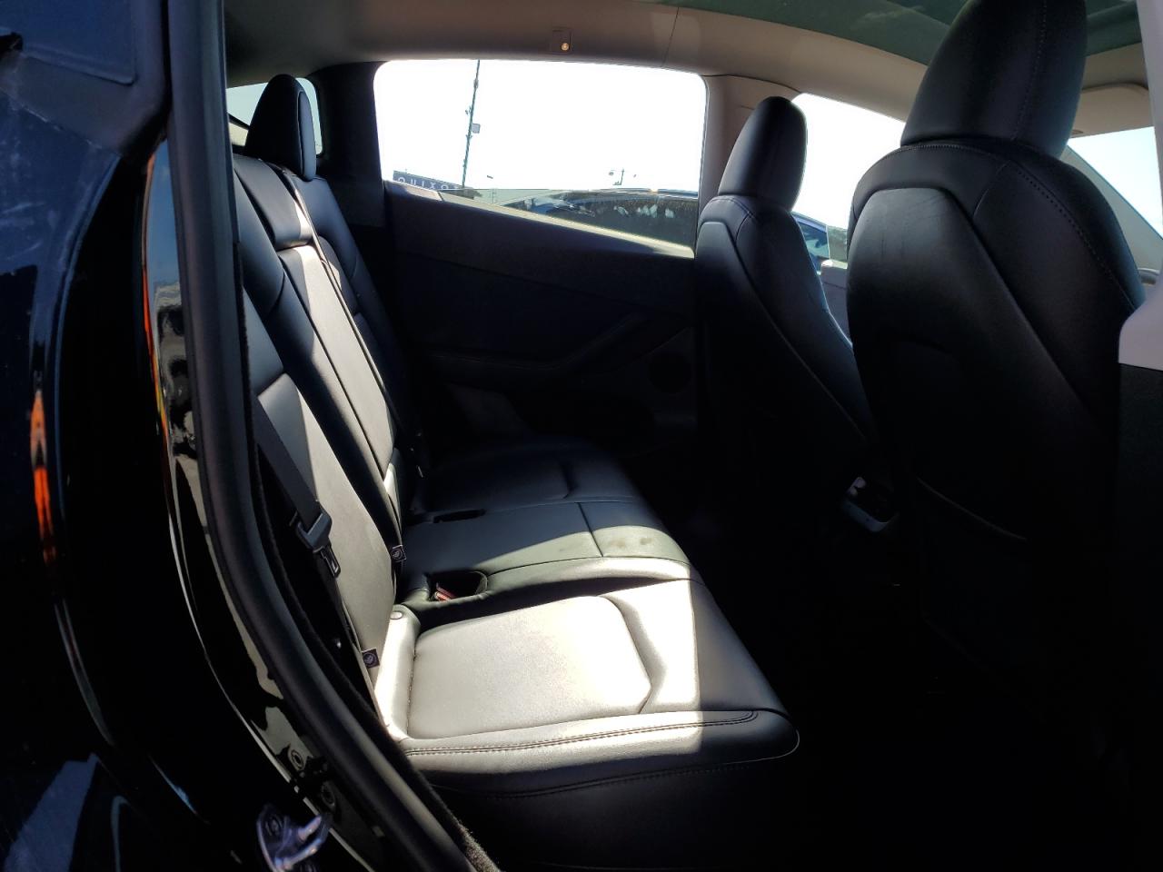 2024 Tesla Model Y VIN: 7SAYGDEDXRF197679 Lot: 85381295