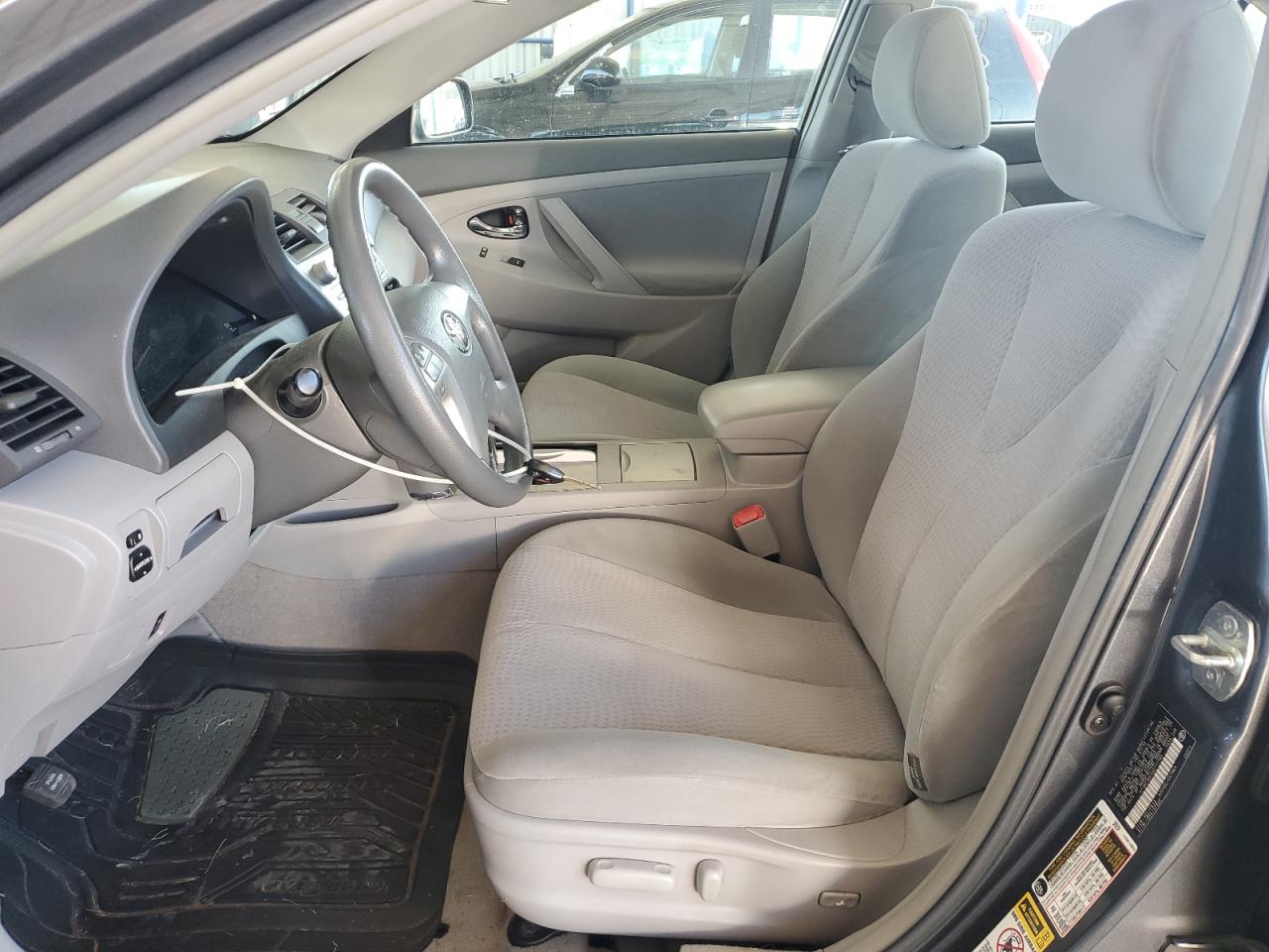 2010 Toyota Camry Base VIN: 4T1BF3EKXAU111194 Lot: 84972235