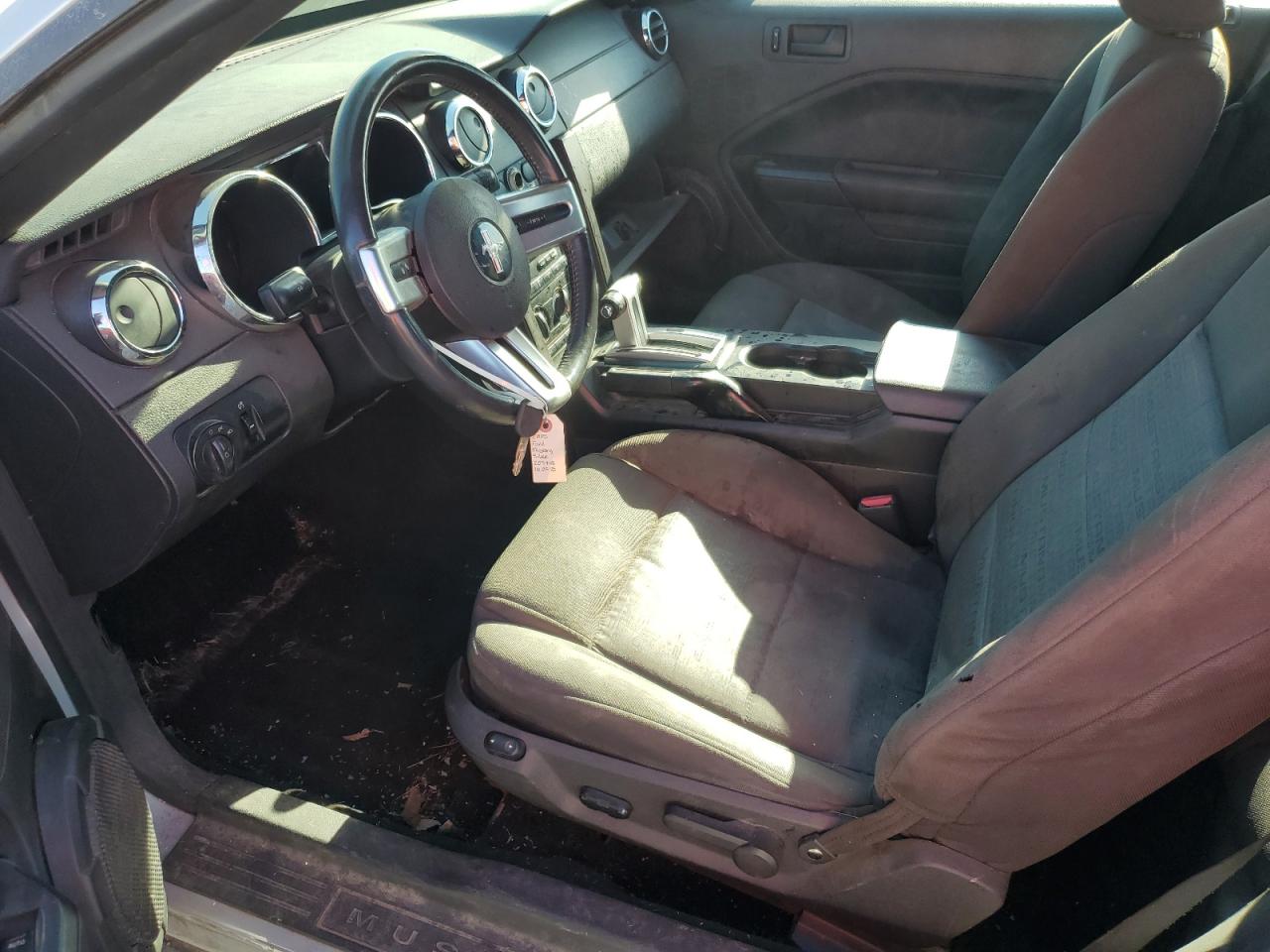 2005 Ford Mustang VIN: 1ZVFT84N255259778 Lot: 86085855