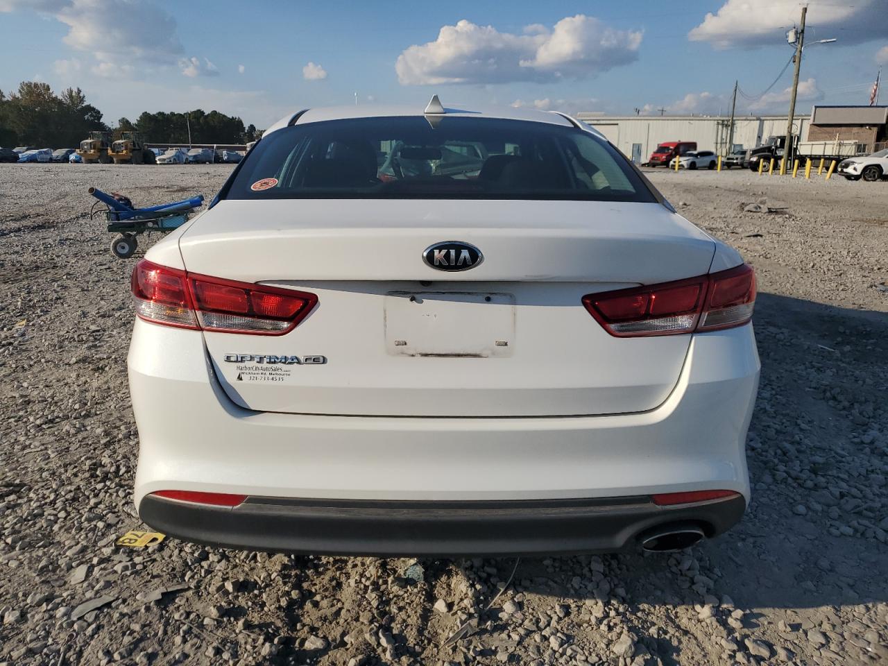 2017 Kia Optima Lx VIN: 5XXGT4L37HG126997 Lot: 82572485
