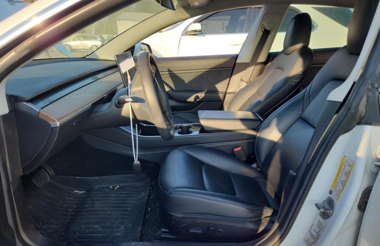 2019 Tesla Model 3 VIN: 5YJ3E1EB8KF493817 Lot: 84875635