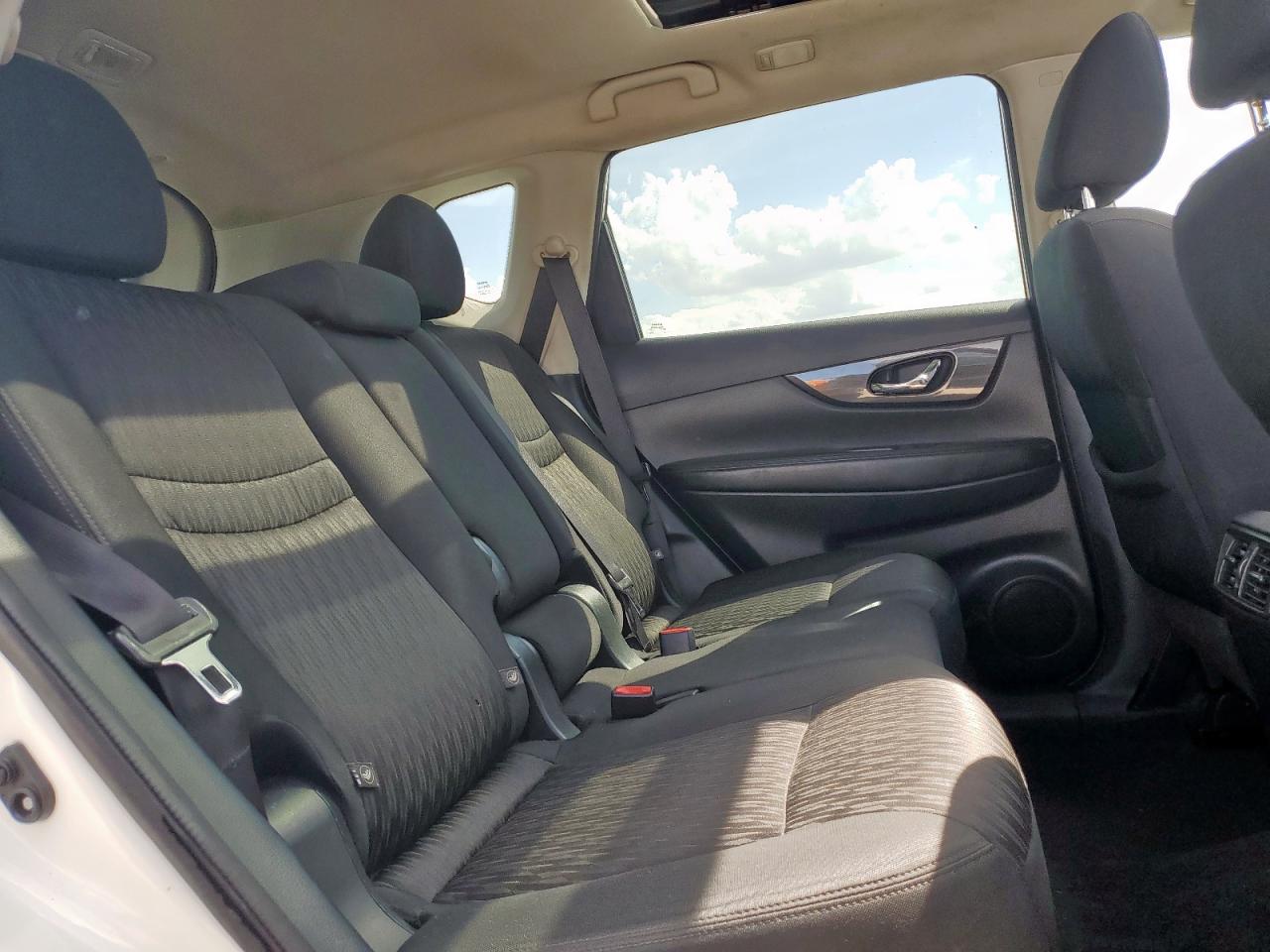 2017 Nissan Rogue Sv VIN: 5N1AT2MV0HC768581 Lot: 84964455