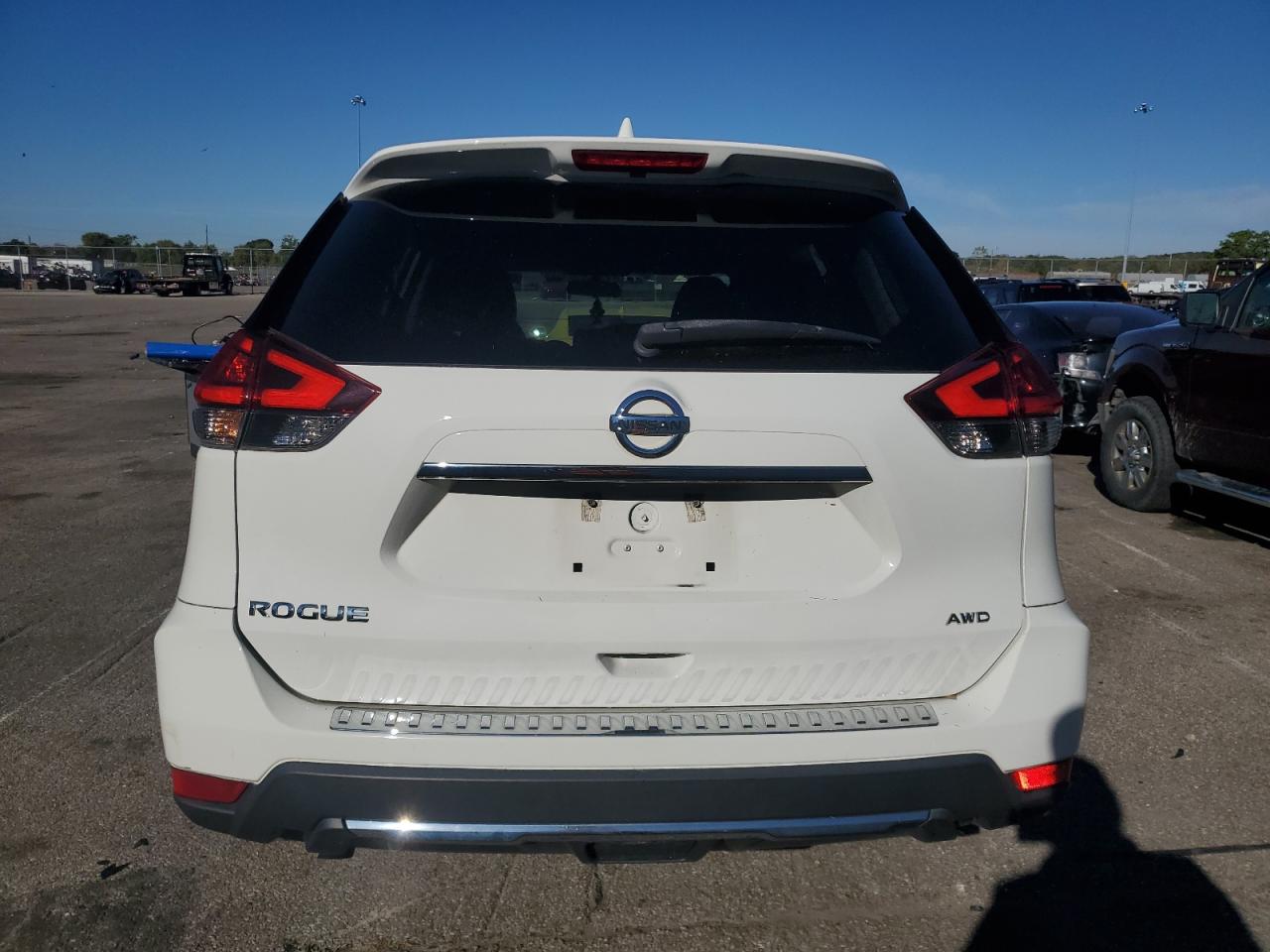 2017 Nissan Rogue Sv VIN: 5N1AT2MV3HC812136 Lot: 83769165
