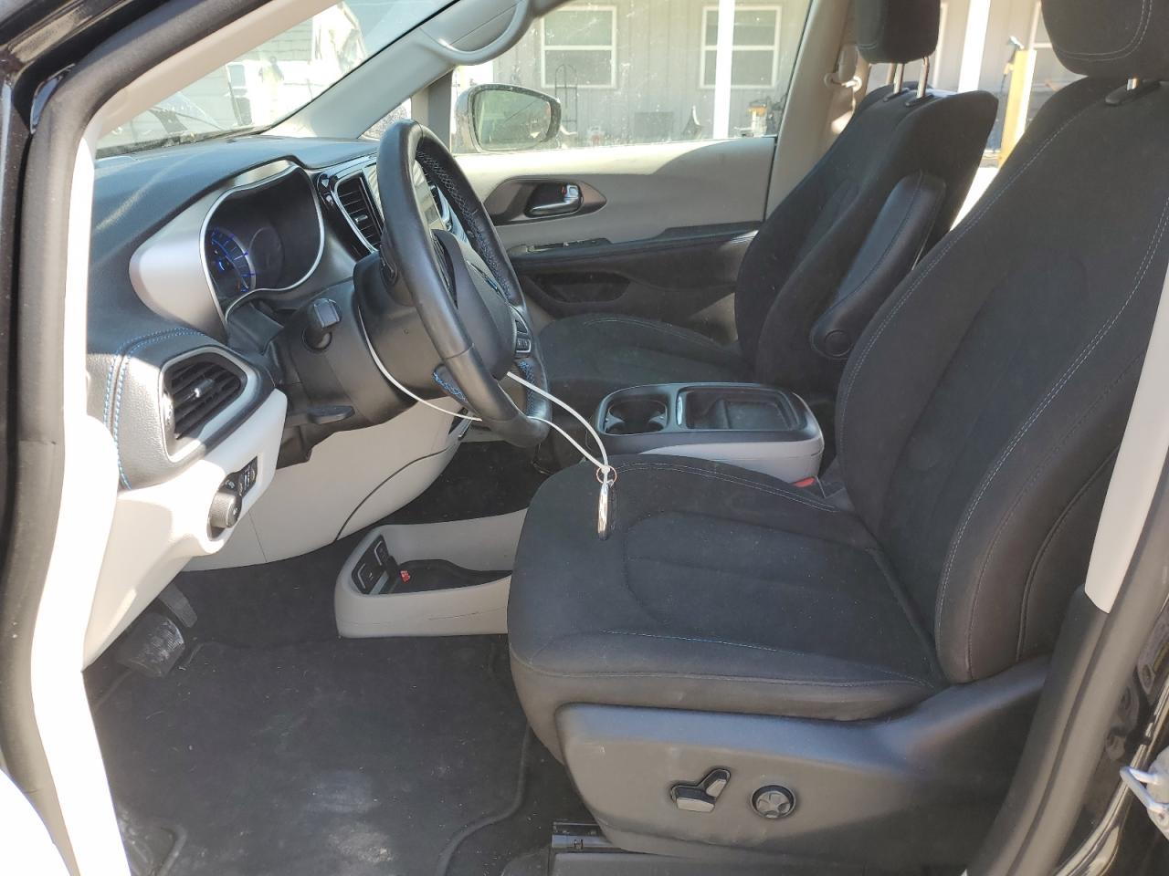 2021 Chrysler Pacifica Hybrid Touring VIN: 2C4RC1R73MR513940 Lot: 84914595