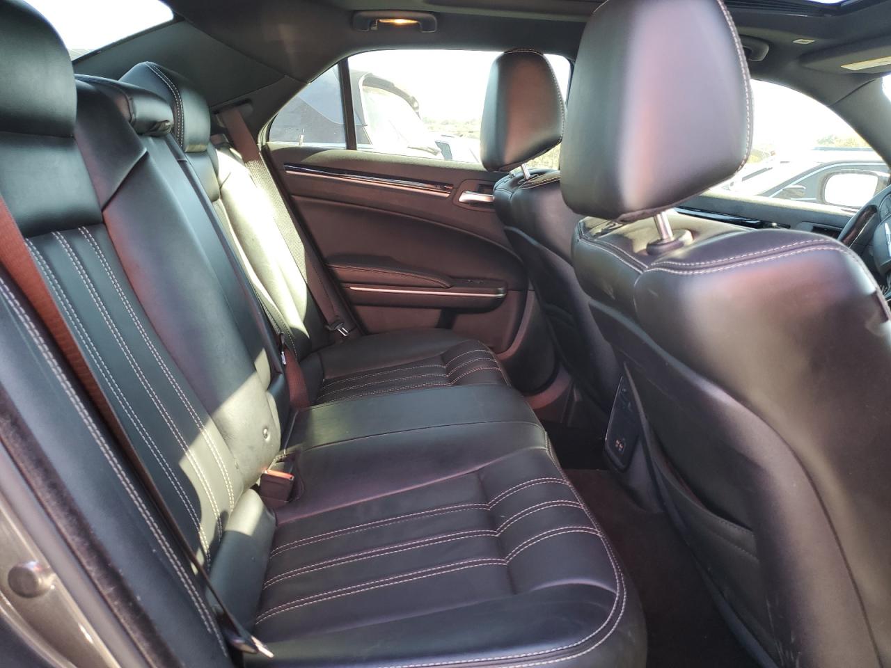 2019 Chrysler 300 S VIN: 2C3CCABG8KH712490 Lot: 82644755