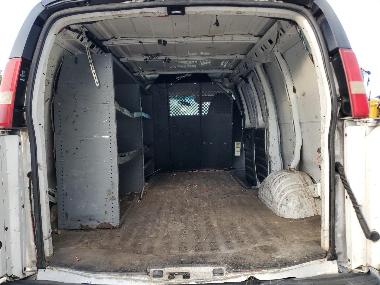 2015 Chevrolet Express G2500 VIN: 1GCWGFCF4F1120119 Lot: 84211435