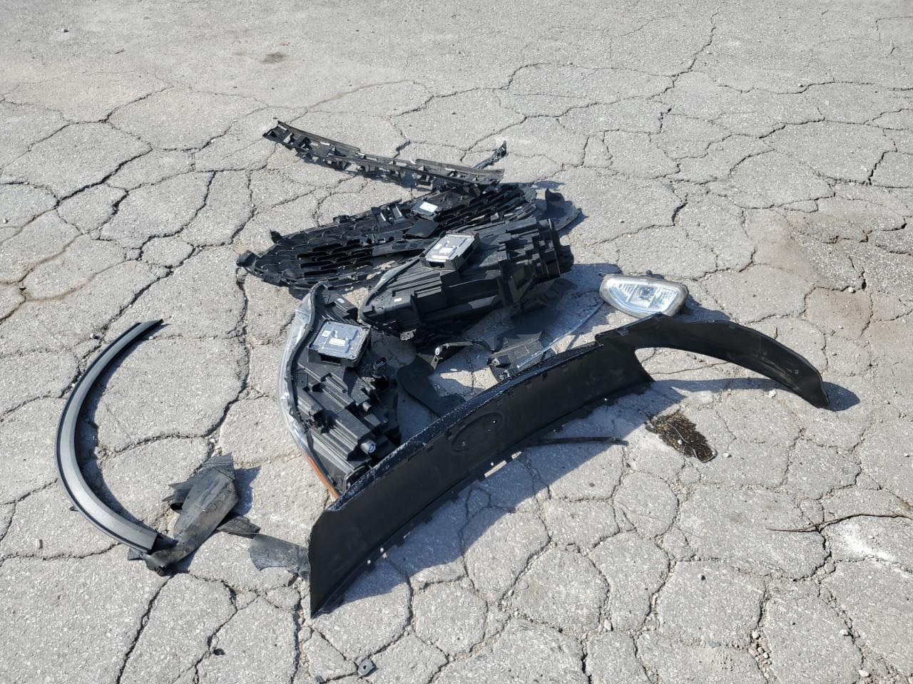 2020 Ford Escape Titanium VIN: 1FMCU9J93LUB29877 Lot: 85120095