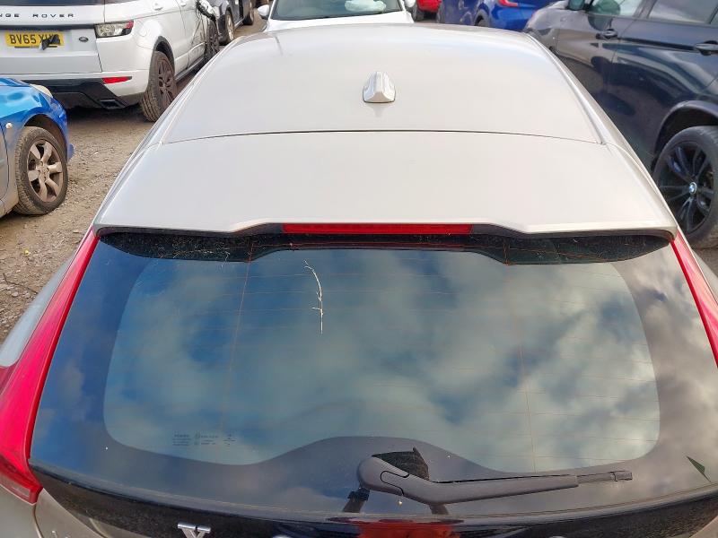 2018 VOLVO V40 MOMENTUM T2 