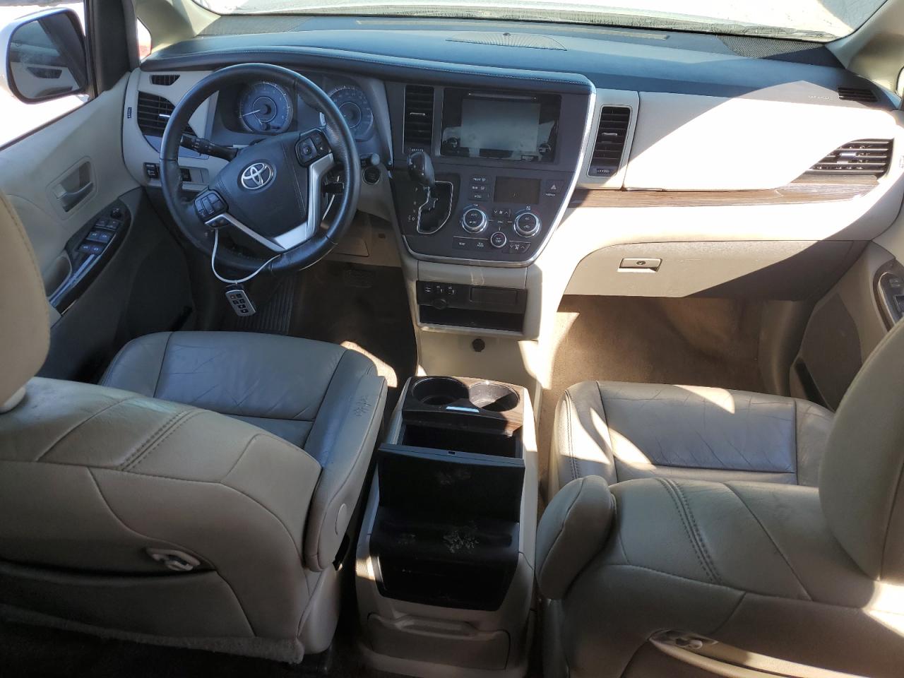 2017 Toyota Sienna Xle VIN: 5TDYZ3DC8HS831687 Lot: 85853105