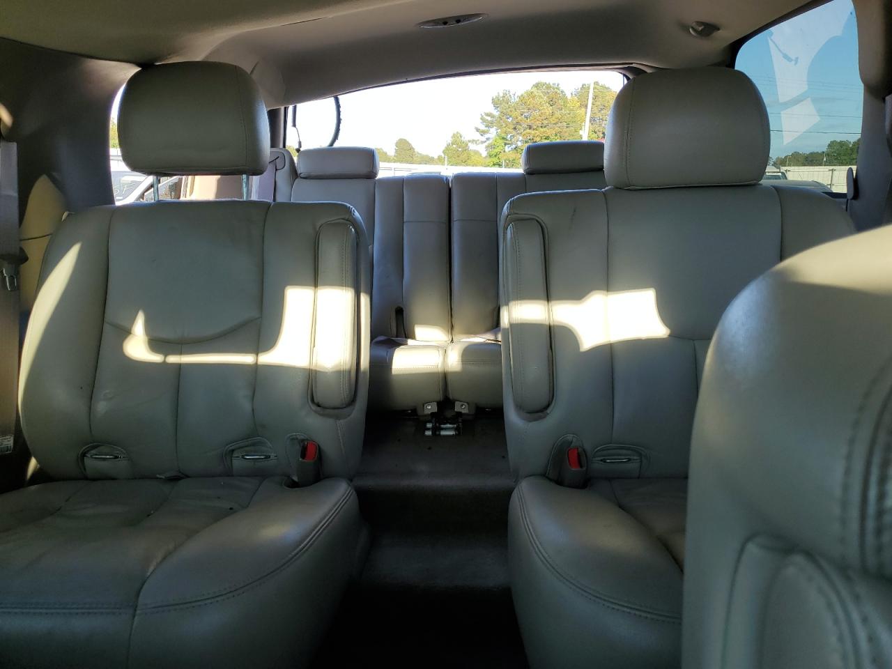 2005 Chevrolet Tahoe C1500 VIN: 1GNEC13T45R111363 Lot: 85571285