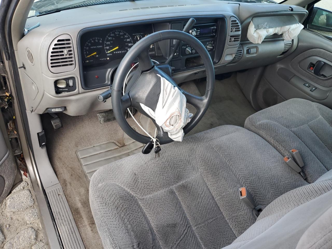 1999 Chevrolet Gmt-400 C1500 VIN: 1GCEC19R0XR127695 Lot: 90730435