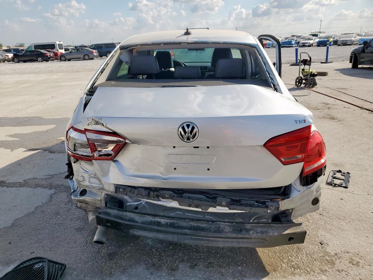 2015 Volkswagen Passat S VIN: 1VWAT7A38FC021583 Lot: 85674655