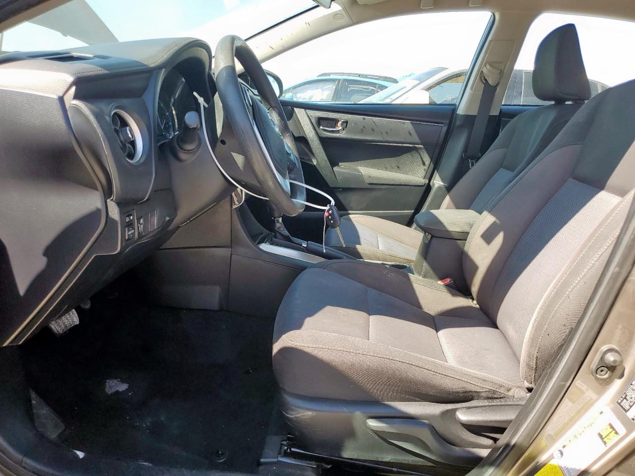 2018 Toyota Corolla L VIN: 5YFBURHE2JP802316 Lot: 82380645