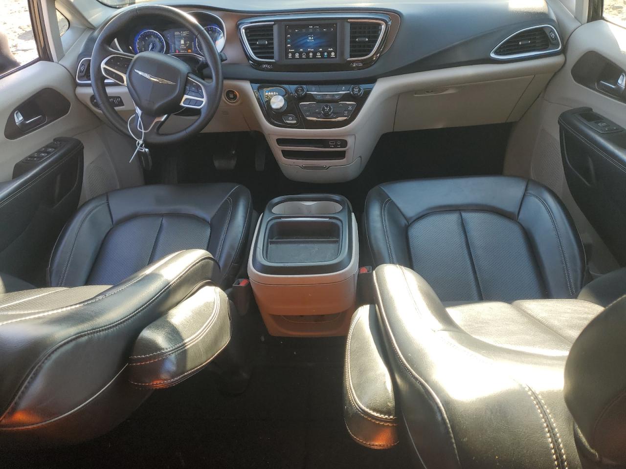 2020 Chrysler Voyager Lxi VIN: 2C4RC1DG4LR257247 Lot: 82579125