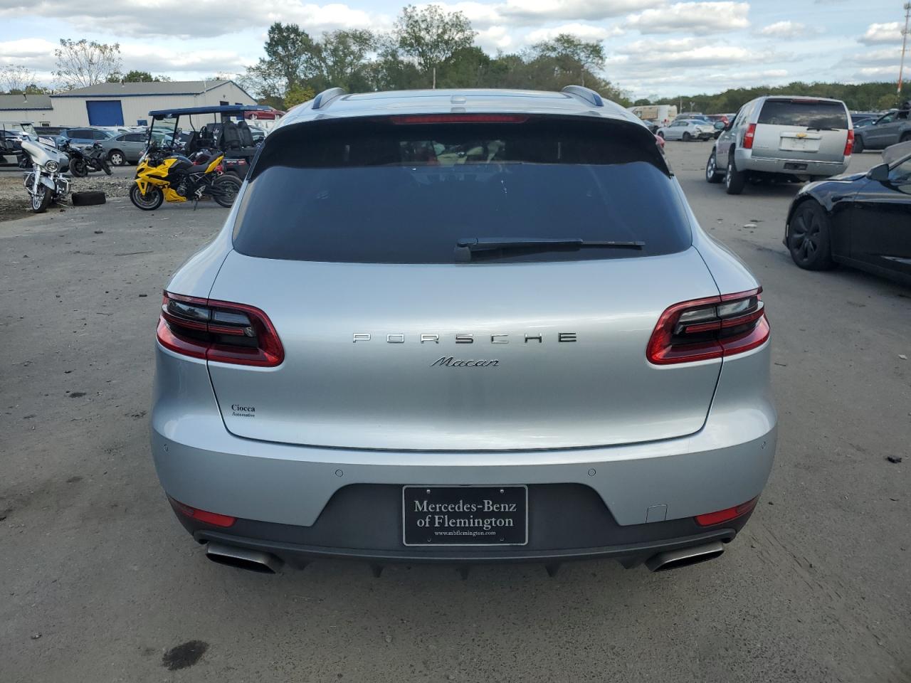 2017 Porsche Macan VIN: WP1AA2A58HLB06633 Lot: 81952695