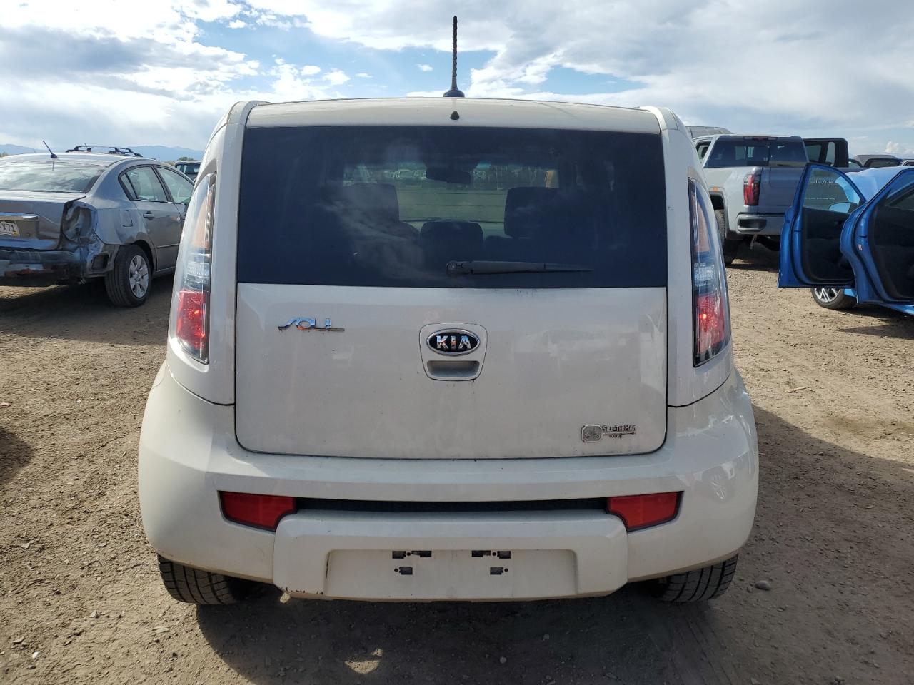 2011 Kia Soul + VIN: KNDJT2A27B7724575 Lot: 85919175